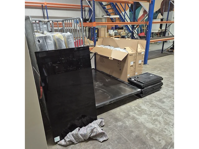 Ca. 18x monitor, o.a. ctouch/lg/sharp, o.a 32sm5ke-b/ pn-hw551 - afbeelding 10 van  16