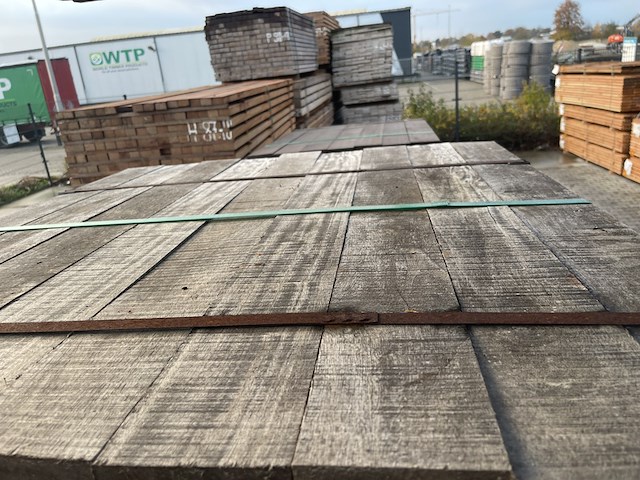 Ca. 190x guyana ipé planken fijnbezaagd, 22x105mm, lengte 103/105cm, 87/125cm - afbeelding 1 van  3