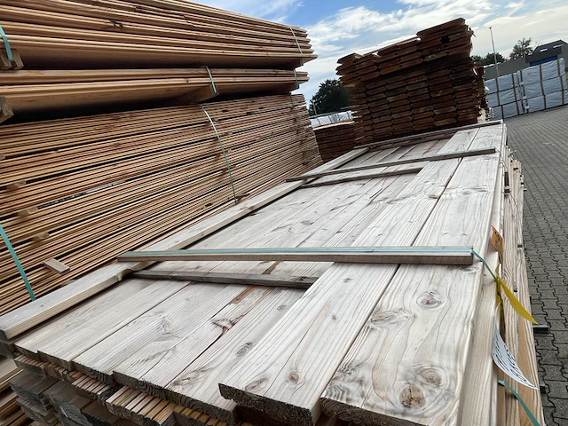 Ca. 19x douglas vlonderplanken , 25x140mm, lengte 300cm - afbeelding 1 van  3