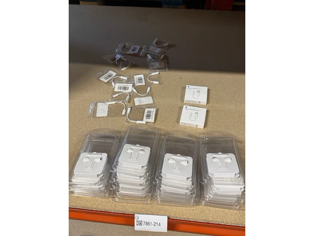 Ca. 19x headset en 12x lightning adapter apple, wit - afbeelding 6 van  8