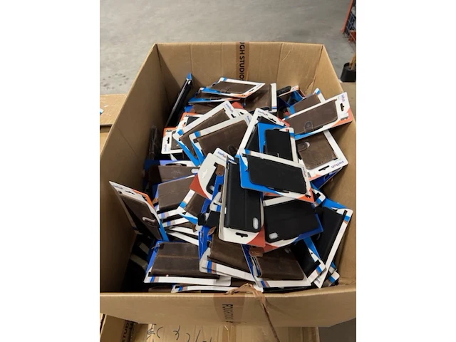 Ca. 2000x telefoonhoesjes switchme - afbeelding 5 van  6