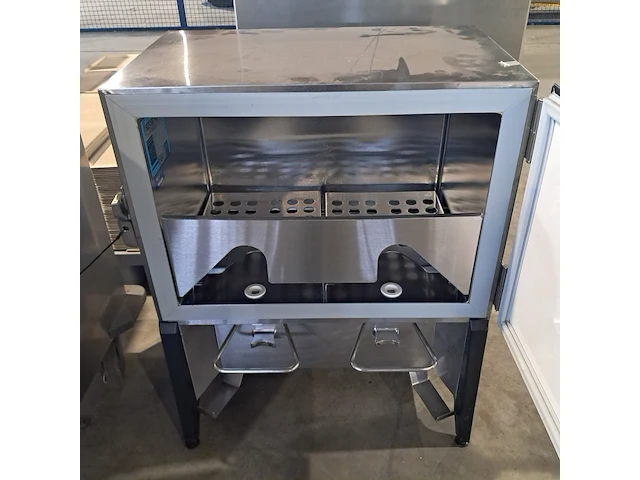 Ca. 200x dienbladen, 3x dienbladwagens, bordenwarmer en melkdispencer - afbeelding 7 van  22