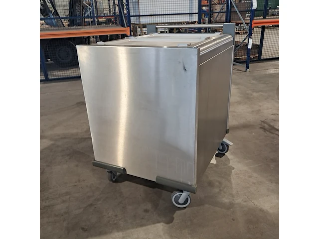 Ca. 200x dienbladen, 3x dienbladwagens, bordenwarmer en melkdispencer - afbeelding 21 van  22