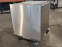 Ca. 200x dienbladen, 3x dienbladwagens, bordenwarmer en melkdispencer - afbeelding 21 van  22