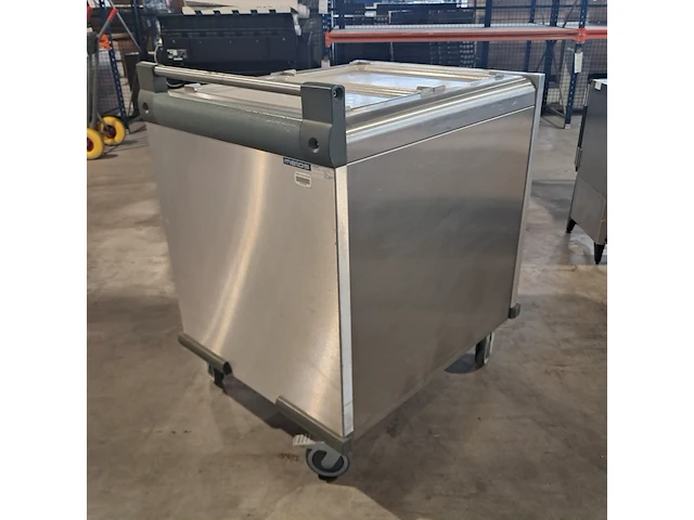 Ca. 200x dienbladen, 3x dienbladwagens, bordenwarmer en melkdispencer - afbeelding 22 van  22