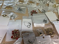 Ca. 200x diverse sieraden w.o. kettingen, oorbellen en ringen - afbeelding 5 van  11