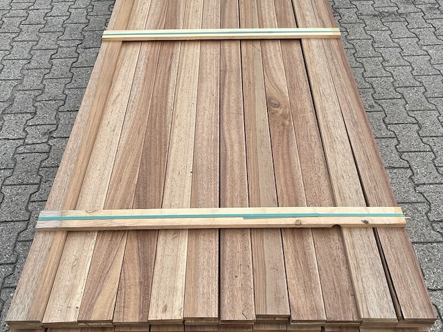Ca. 207x guyana teak planken geschaafd, 16x90mm, lengte 200cm - afbeelding 1 van  4