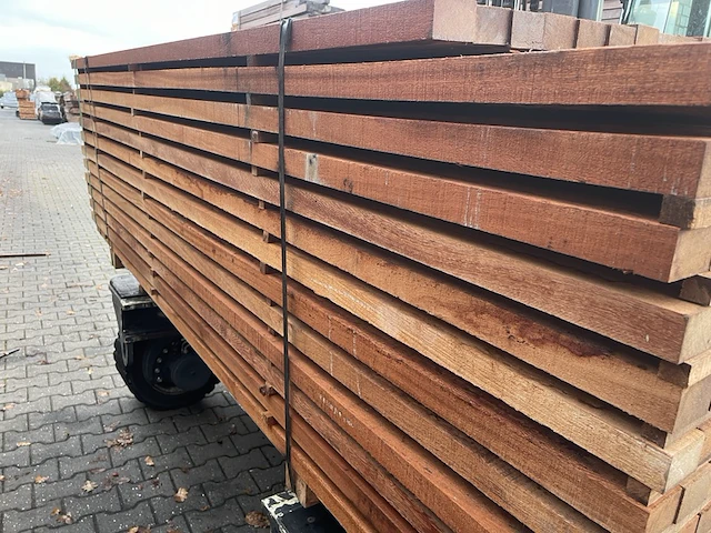Ca. 208x angelim pedra regels fijnbezaagd, 40x60mm, lengte 16/240cm, 185/270cm, 7/310cm - afbeelding 2 van  3