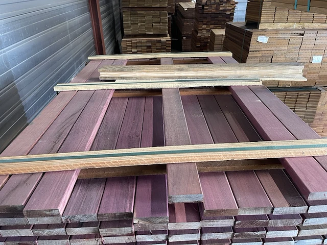 Ca. 209x purple heart planken geschaafd, 21x70mm, lengte 125cm - afbeelding 1 van  3