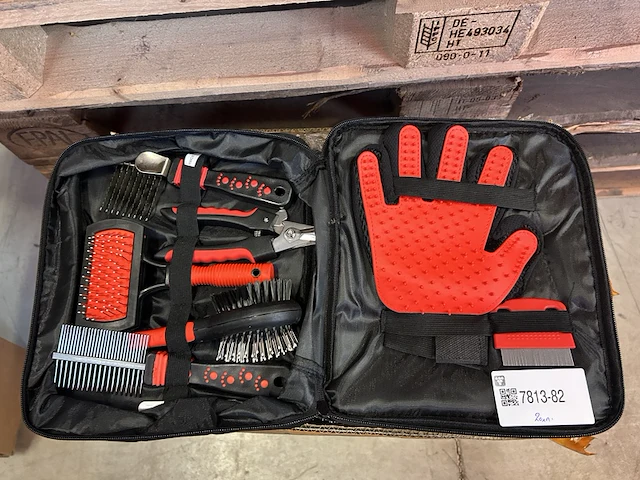 Ca. 20x 8-in-1 huisdieren verzorging set - afbeelding 1 van  4