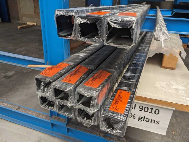 Ca. 20x bovenplint profiel, zwart ( 9011) - afbeelding 1 van  3