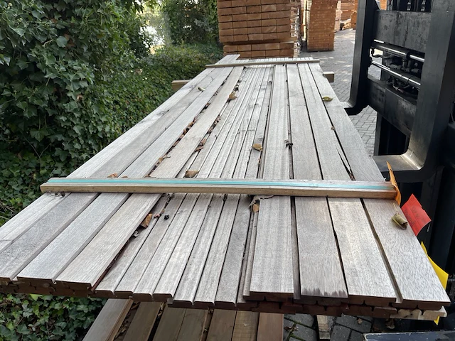 Ca. 20x guyana teak??? info dion, 18x80mm, lengte 8/245cm, 10/275cm, 2/335cm - afbeelding 1 van  3