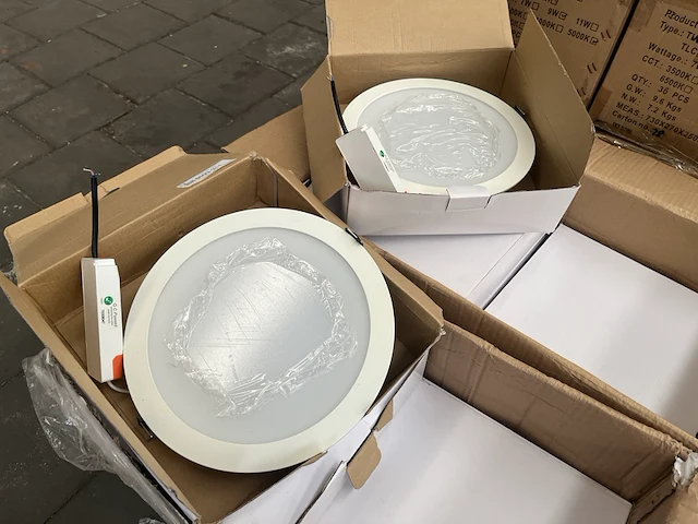Ca. 20x led inbouwspot/-paneel 30w 3500k met led driver ellipz lighting - afbeelding 1 van  7