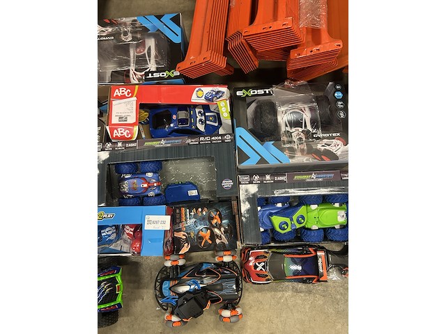 Ca. 20x rc auto's/voertuigen w.o. gear2play, carrera, monster jam, exost - afbeelding 5 van  14