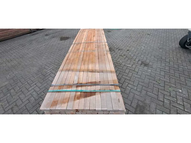 Ca. 210x massaranduba regels fijnbezaagd, 40x60mm, lengte 250cm - afbeelding 1 van  4