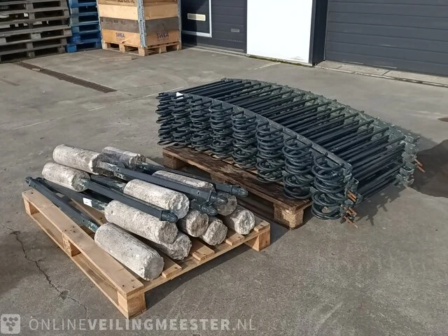 Ca. 2150 cm klassiek hekwerk - afbeelding 1 van  11