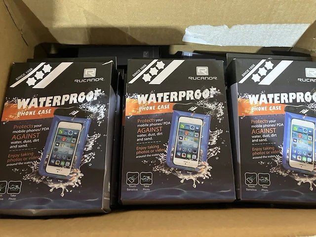 Ca. 216x waterdichte telefoonhoesjes, rucanor - afbeelding 1 van  3