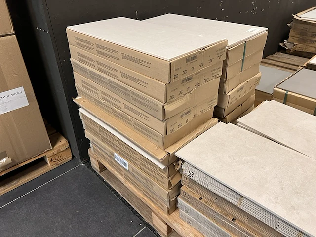 Ca. 22 m² wandtegels - afbeelding 1 van  3