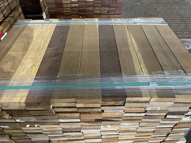Ca. 220x ipé planken geschaafd , 21x95mm, lengte 65cm - afbeelding 1 van  3