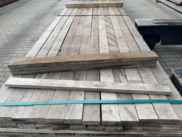 Ca. 228x purple heart planken fijnbezaagd , 27x80mm, lengte 77/305cm 151/335cm - afbeelding 1 van  3