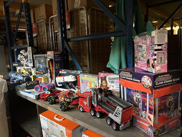 Ca. 22x a-merk speelgoed w.o. gear2play, casdon dyson, exost, dreamworks gabby's dollhouse - afbeelding 1 van  15