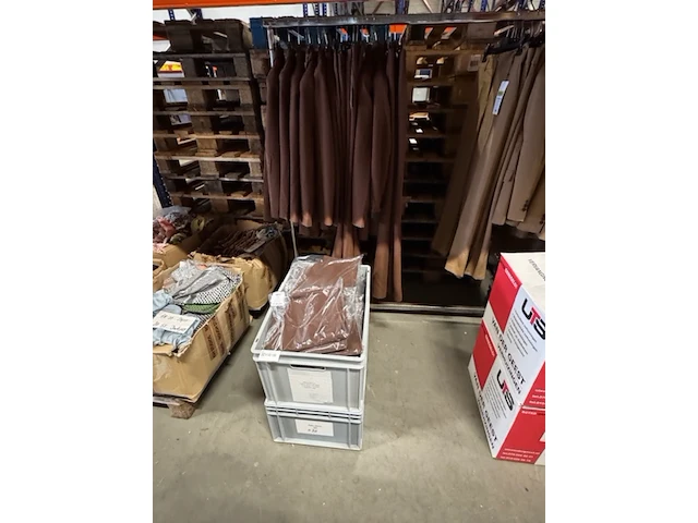 Ca. 22x broek en 33x colbert, suitss me, daily food, potting soil - afbeelding 8 van  10
