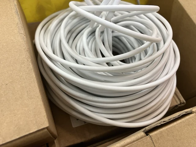 Ca. 22x dozen gordijnveer a 30 mtr inclusief bak - afbeelding 3 van  6