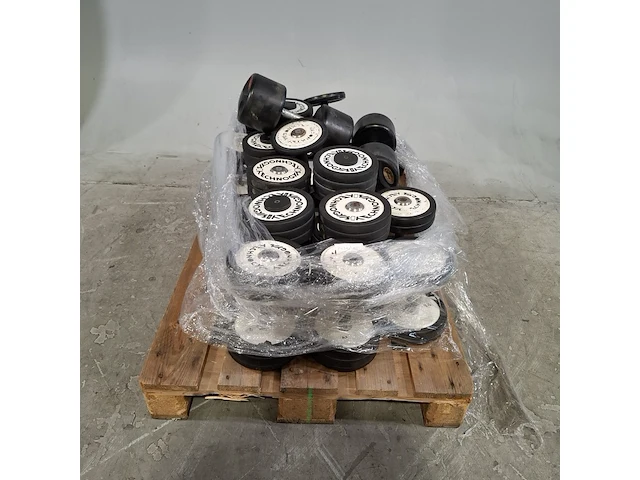 Ca. 22x dumbells, o.a. technogym - afbeelding 1 van  7
