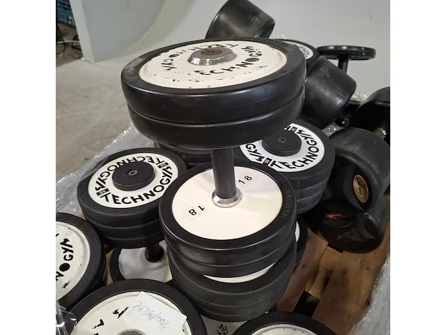 Ca. 22x dumbells, o.a. technogym - afbeelding 4 van  7