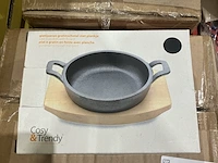 Ca. 22x gietijzeren gratinschotels met plankje, cosy&trendy - afbeelding 2 van  4