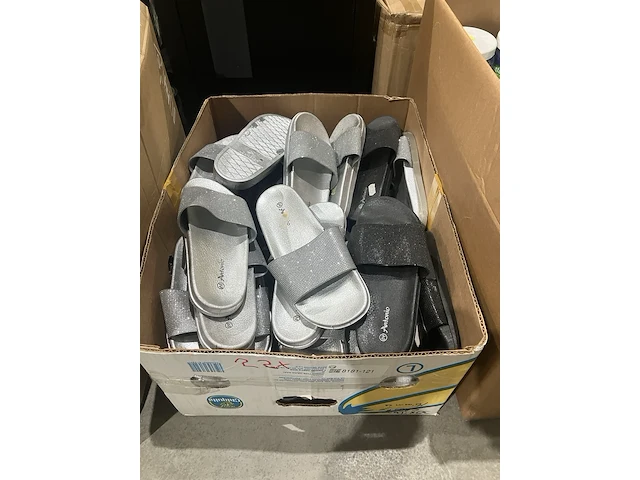 Ca. 22x paar slippers met glitters, zwart/zilver - afbeelding 1 van  7