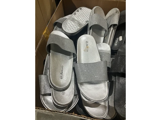 Ca. 22x paar slippers met glitters, zwart/zilver - afbeelding 3 van  7