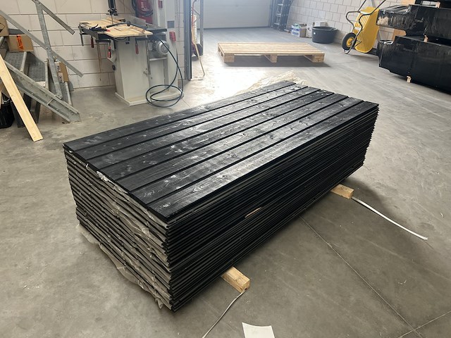 Ca. 231x channelsiding zwart gespoten - afbeelding 1 van  4