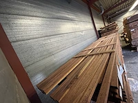 Ca. 235x walaba latten geschaafd, 27x45mm, lengte 137/365cm, 79/400cm, 19/430cm - afbeelding 1 van  3