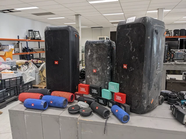 Ca. 23x bluetooth speakers, jbl - afbeelding 1 van  11