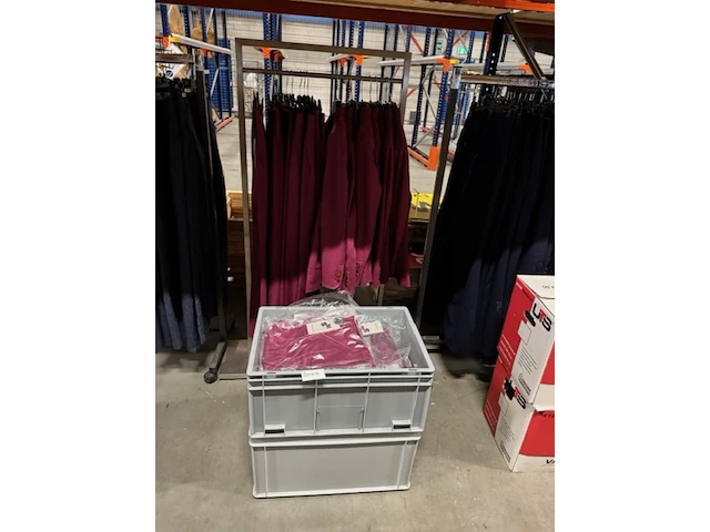 Ca. 23x broek en 24x colbert, suitss me, the magnificients, raspberry radiance - afbeelding 4 van  9