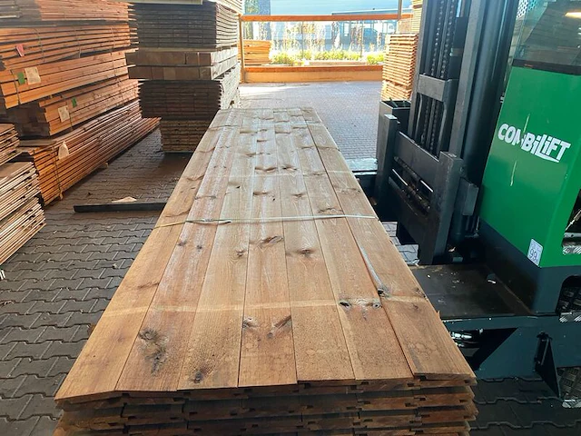 Ca. 240x channelsiding bruin geïmpregneerd, 18x140mm, lengte 480cm - afbeelding 1 van  4