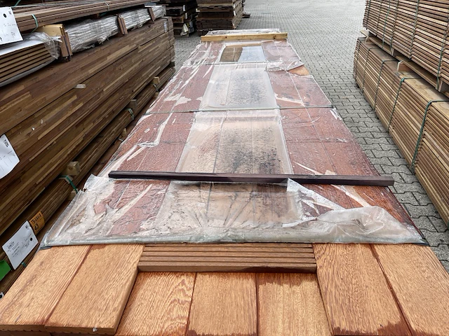 Ca. 241x guyana ipé geschaafd/gevingerlast, 21x120mm, lengte 500cm - afbeelding 1 van  3