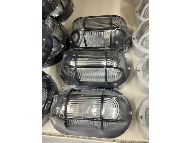 Ca. 24x diverse bulley lampen e27 fitting waterdicht - afbeelding 3 van  4