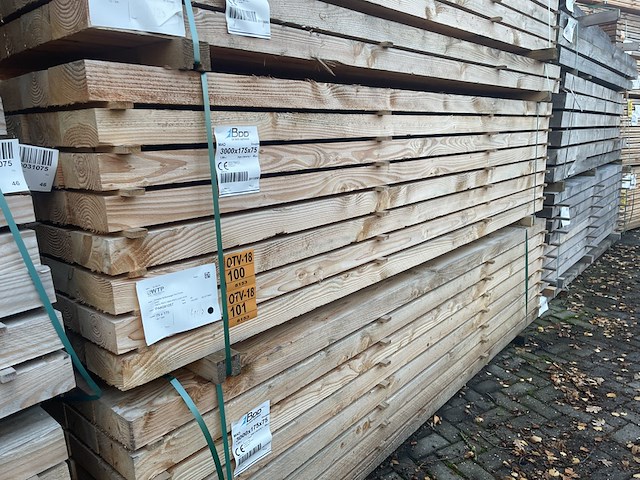 Ca. 24x douglas balken fijnbezaagd, 75x175mm, lengte 300cm - afbeelding 4 van  4