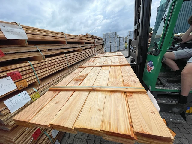 Ca. 24x douglas zweeds rabat, 23x190mm, lengte 400cm - afbeelding 1 van  3