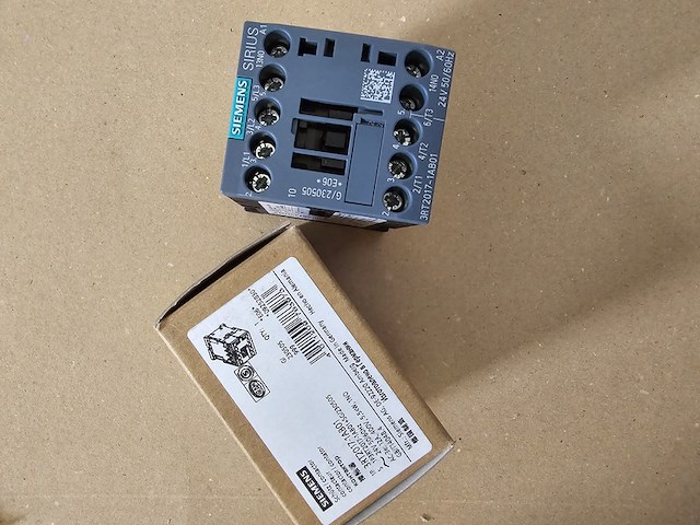 Ca. 24x kvm-switch alif2000r en diverse siemens materieel, alif en siemens - afbeelding 15 van  24