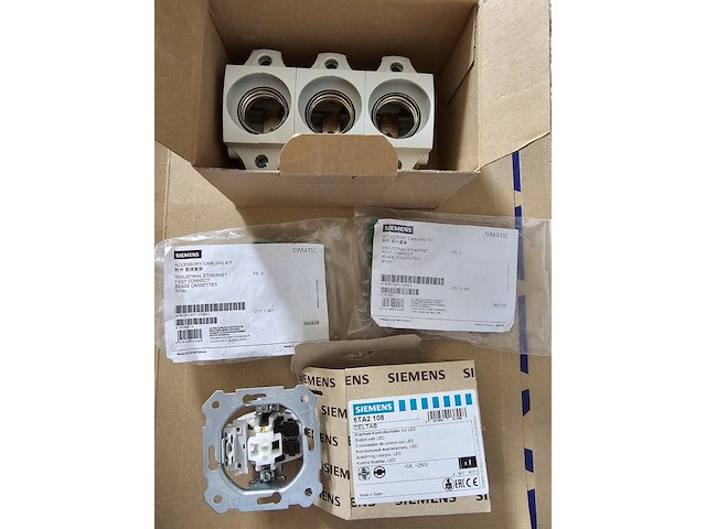 Ca. 24x kvm-switch alif2000r en diverse siemens materieel, alif en siemens - afbeelding 16 van  24