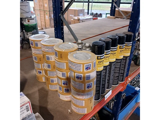 Ca. 24x rol dubbelzijdige tape en 5x epdm spraybond - afbeelding 3 van  8
