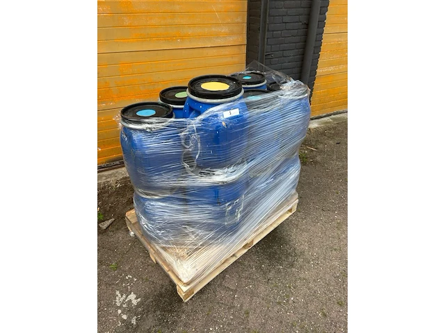 Ca. 250x muurverf waterbasis 250l diverse kleuren - afbeelding 1 van  4