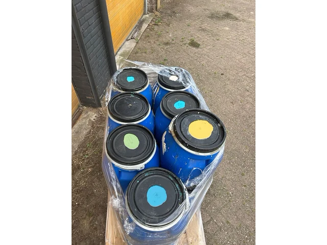 Ca. 250x muurverf waterbasis 250l diverse kleuren - afbeelding 2 van  4