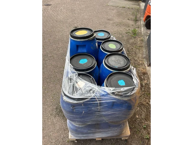Ca. 250x muurverf waterbasis 250l diverse kleuren - afbeelding 3 van  4