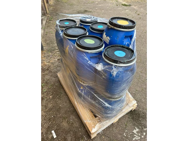 Ca. 250x muurverf waterbasis 250l diverse kleuren - afbeelding 4 van  4