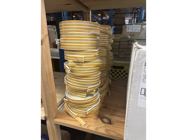 Ca. 250x tochtstrip d-profiel 6 meter geko - afbeelding 2 van  3
