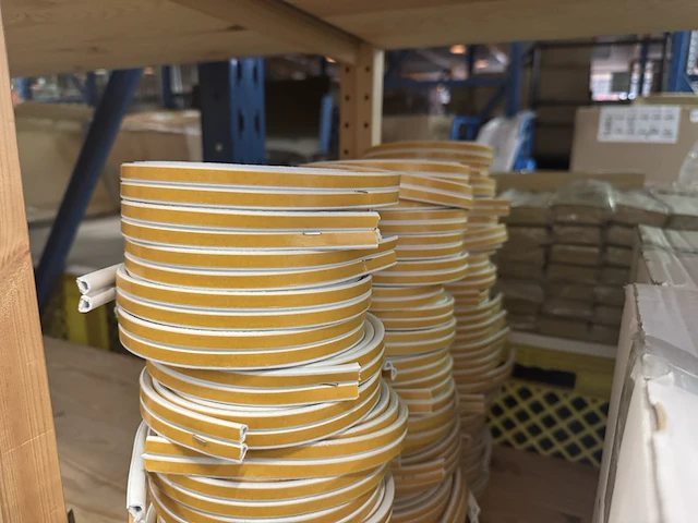Ca. 250x tochtstrip d-profiel 6 meter geko - afbeelding 3 van  3
